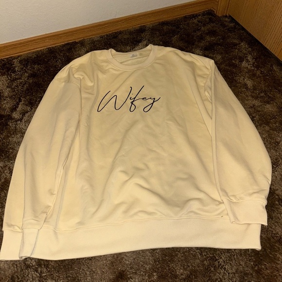 Bride to Be Wifey Gift Bundle (Sweatshirt Ring Dish, Mrs. Necklace & Bobby Pins) - Picture 6 of 6